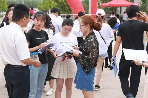 河南经贸职业学院简约实用开题报告PPT模板毕业论文毕业答辩开题报告优秀PPT模板_word文档在线阅读与下载_免费文档