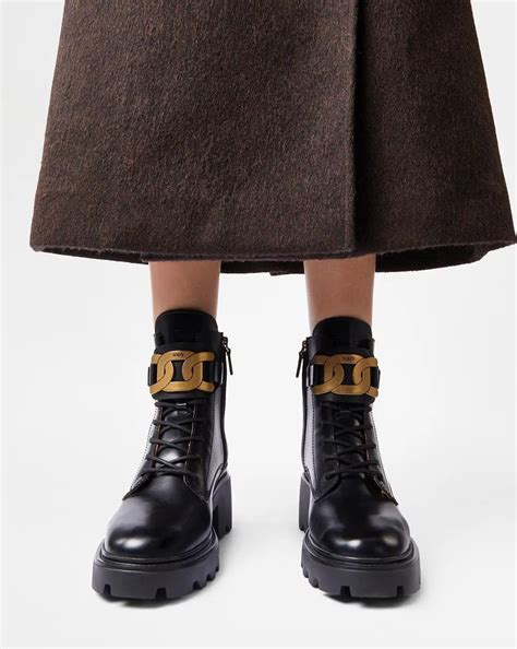 Check Out Fall's 7 Hottest Platform Boots Fresh Off The Runways And ...