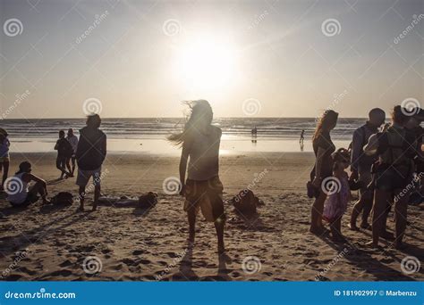 Goa Beach People 的图像结果