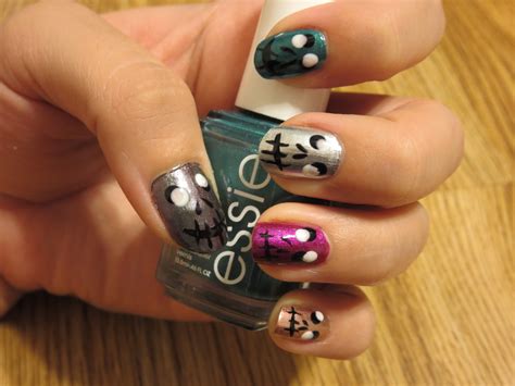 skeleton hand nail art