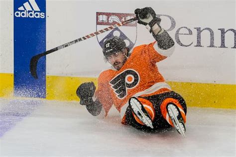 Former Flyers forward Zack MacEwen signs a three-year deal with the ...
