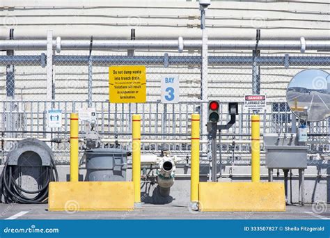 ARCHES TRUE ZERO Hydrogen Fuel Hub at the Port of Oakland. Refueling ...