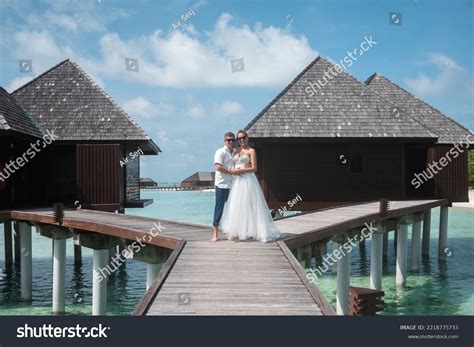 Tropical Islands Honeymoon Couple Love Maldives Stock Photo 2218775733 ...