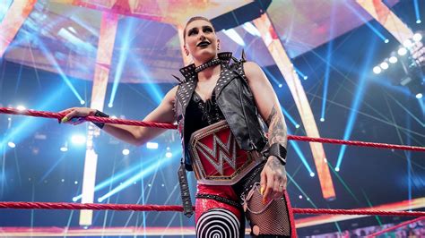 NEW UNDISPUTED WWE WOMENS CHAMPIONSHIP - YouTube