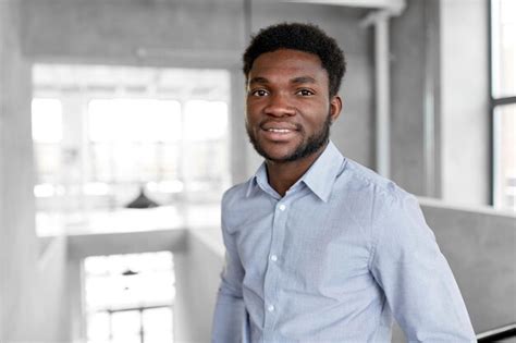 Smiling African American Businessman 的图像结果