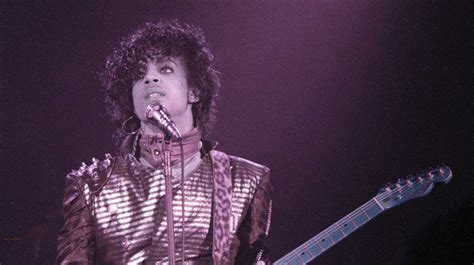 Prince-Alexander Moody Minimalist HD Vector Wallpaper HD HD Vector Recipe HD Wallpaper