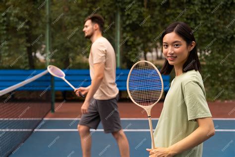 People Playing Badminton 的图像结果