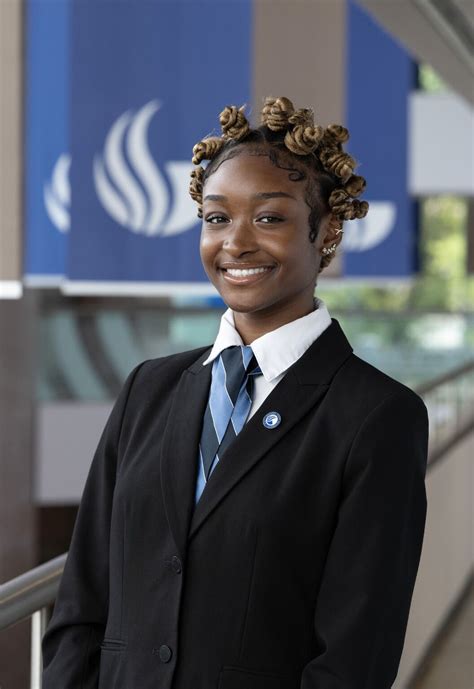 Meet Nikki Mcneri. This ambassador has a major in Data Analytics in ...