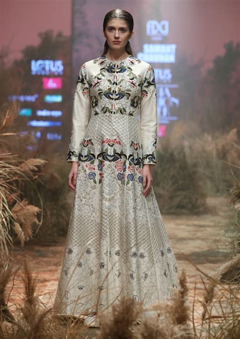 Floral Embroidered Gown – samantchauhan