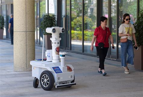 新松智能送餐机器人正式投入市场 - 公司新闻 - 新松机器人自动化股份有限公司——机器人,工业机器人,协作机器人,服务机器人,洁净机器人 ...
