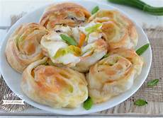 fiori di zucca con mozzarella sfoglia fiori di zucca e mozzarella con alici ricetta veloce fiori di zucca con mozzarella sfoglia fiori di zucca e mozzarella con alici ricetta veloce