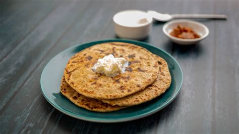 How to make high-protein besan pyaz ka paratha for summer breakfast