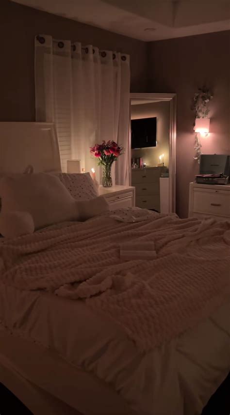 Pin by liliana rendón on room inspo | Bedroom interior, Luxury room ...