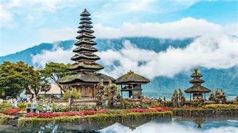 Solo Female Travel Group in India | Solo Trips for Women | Jugni