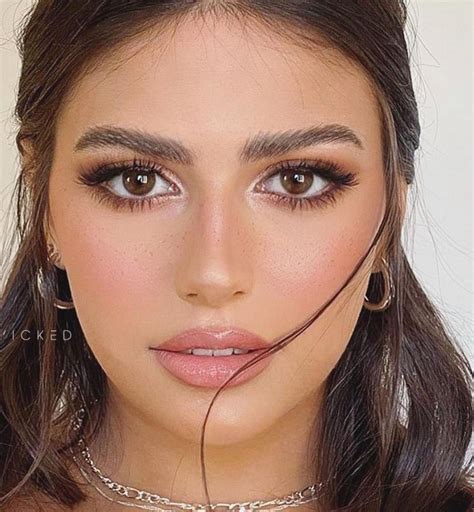 Brunette Makeup, Nude Makeup, Skin Makeup, Doe Eye Makeup, Bridesmaid ...