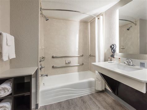 Dallas Love Field Hotel: Unbeatable Wingate Wyndham Deals! - uptown lodging