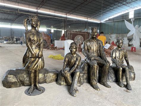 珠海唐国安纪念学校人物雕塑-佛山市名图玻璃钢雕塑工程有限公司