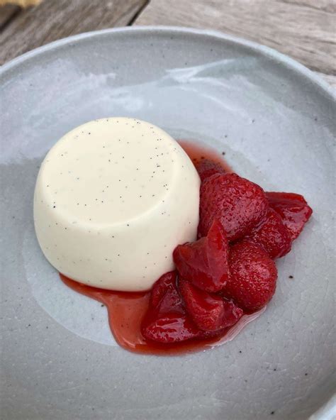 Vanilla Bean Panna Cotta with Roasted Strawberries