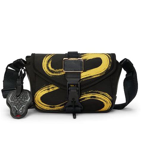11 crossbody bags that are cooler (and more functional) than pockets ...