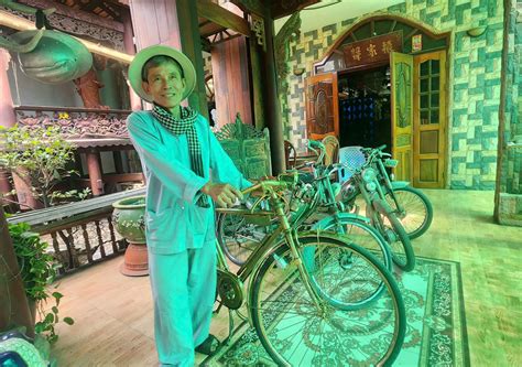 Người đàn ông miền Tây và chiếc xe đạp cổ 105 tuổi bằng đồng - Little ...