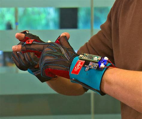 SignAloud Smart Gloves Turns Sign Language Into Speech - TechEBlog