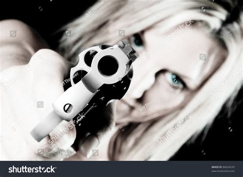 Pointing Revolver 的图像结果