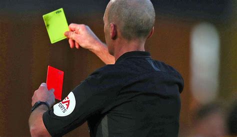 Betrug mit Gelben Karten: Drei Fußball-Profis festgenommen | SPOX