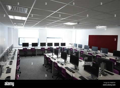 Computer Trenning Room 的图像结果