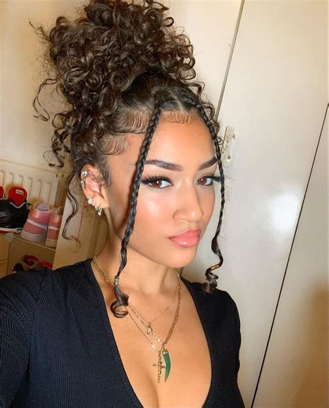 Messy bun hairstyle for curly hair – Artofit