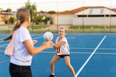 Playing Netball 的图像结果