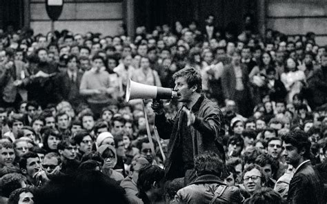 Ces photos de Mai 68 censées montrer la violence du mouvement sont ...