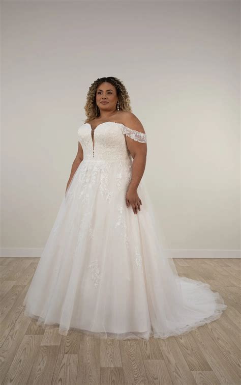 Timeless Romance Plus Size Lace Wedding Dress - Style 7849