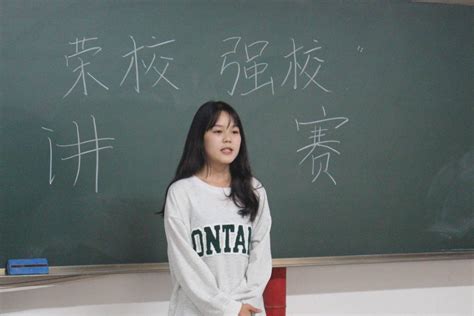网曝孝感女生教室中殴打女同学 扯头发扇耳光_新浪视频