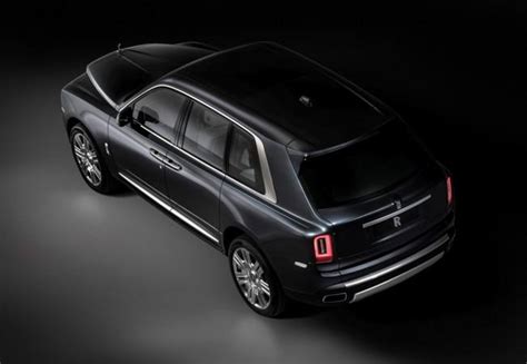 The Rolls-Royce of SUVs, Cullinan, breaks cover: Bentley Bentayga watch ...