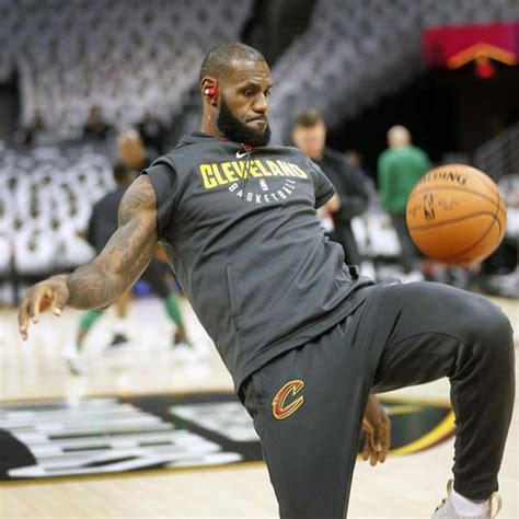 LeBron James tosses left-handed bounce pass to Jae Crowder in first ...