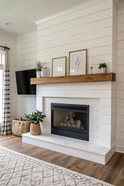18+ Charming Farmhouse Shiplap Fireplace Ideas