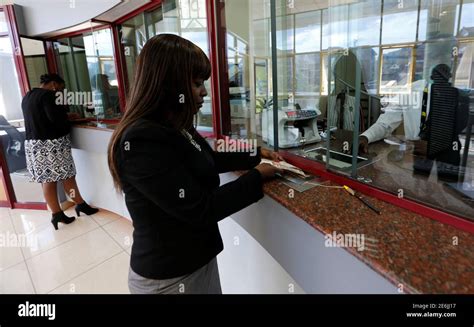 Bank Using Computer 的图像结果