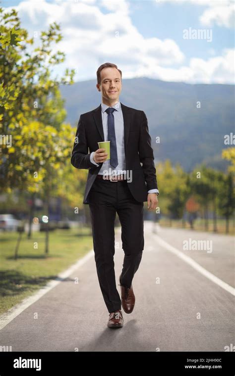 Businessman Running towards Camera 的图像结果