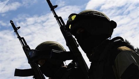 俄罗斯一个月连曝三起同袍枪击案 11名军人丧生|斯坦|同袍|共和国_新浪新闻