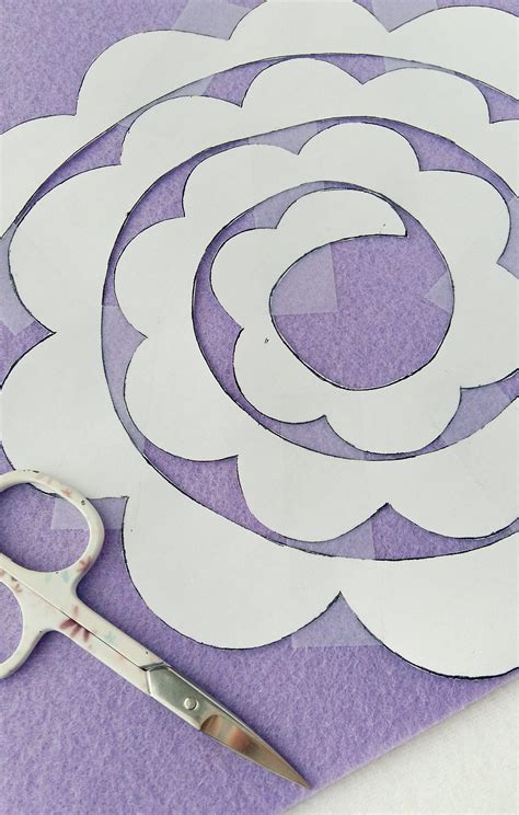 How to Make Felt Flowers - DIY with free printable pattern | Felt ...