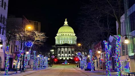 Your guide to holiday light displays across Wisconsin