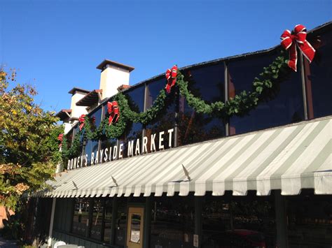 Boney's Bayside Market Holiday Decorations - Coronado Times