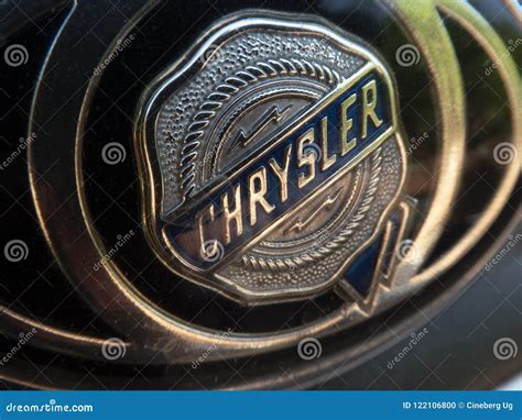 Chrysler car emblem editorial image. Image of brand - 122106800