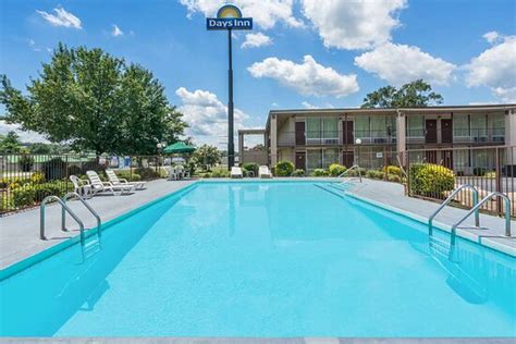 DAYS INN BY WYNDHAM HURRICANE MILLS - Hotel Reviews, Photos, Rate ...