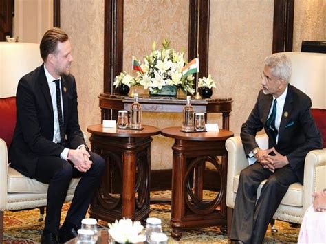 Jaishankar discusses global issues, bilateral cooperation with ...