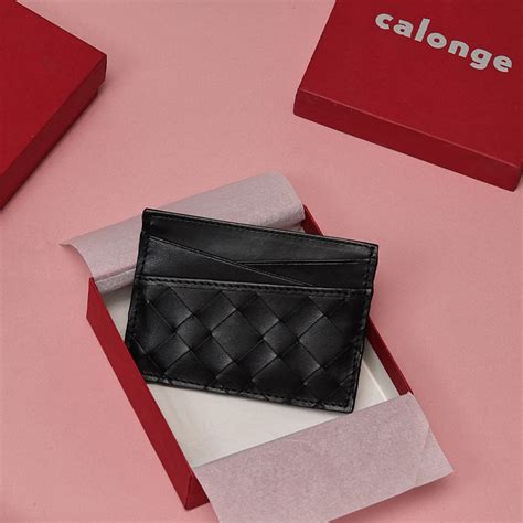 Calonge - A sleek compact travel companion