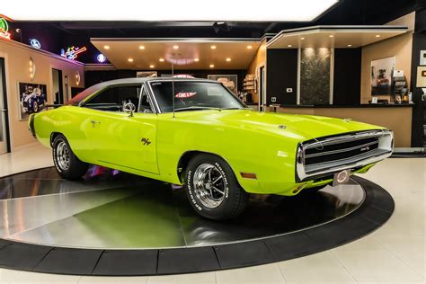1970 Dodge Charger R/T Rocks Neon Green and Has Under 700 Miles on the Clock - autoevolution