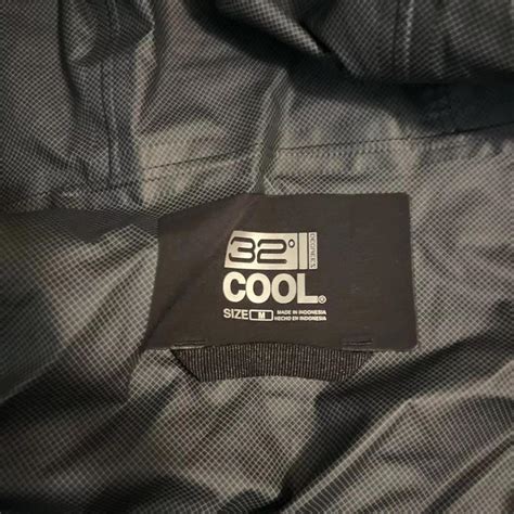 32° Cool Rain jacket Good for layering / warm - Depop