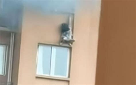 重庆一居民楼起火,从楼底烧到楼顶！|VR消防安全
