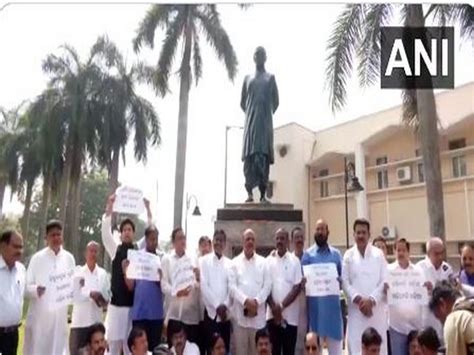 BJD stages protest outside Odisha Assembly over change of Panchayati ...
